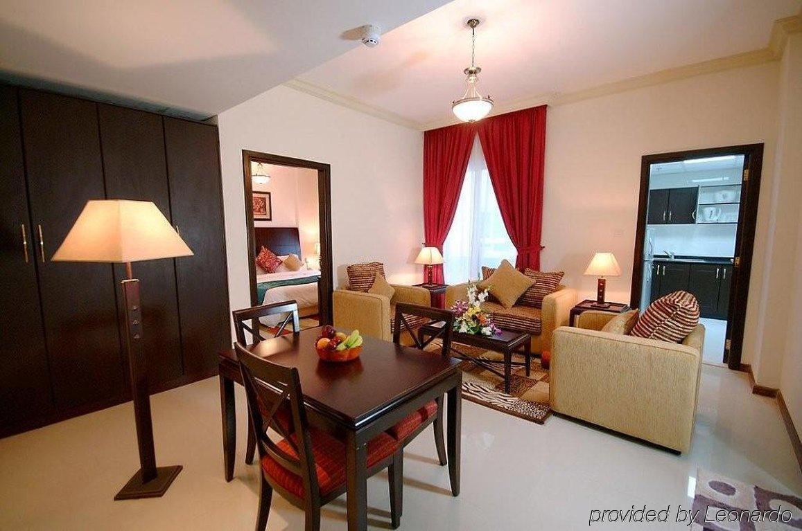 דובאי Golden Square Hotel Apartments מראה חיצוני תמונה