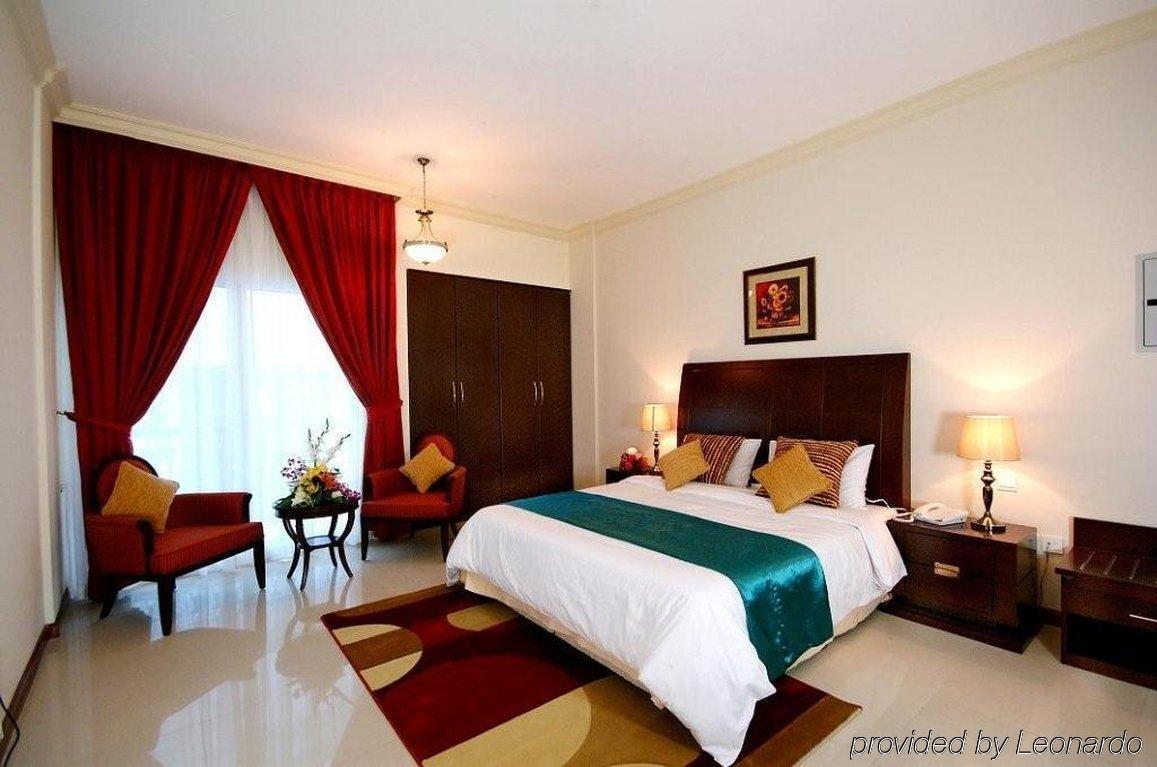 דובאי Golden Square Hotel Apartments מראה חיצוני תמונה