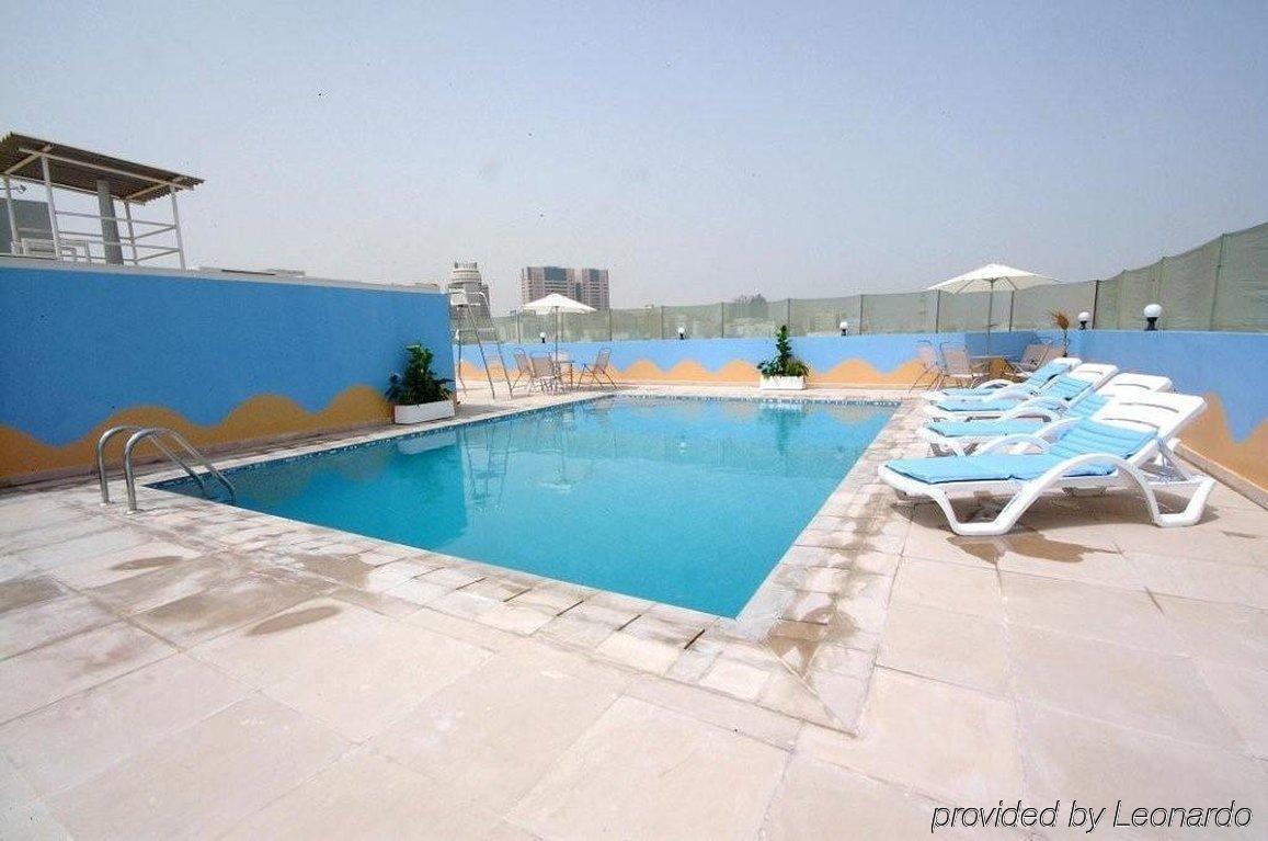 דובאי Golden Square Hotel Apartments מראה חיצוני תמונה
