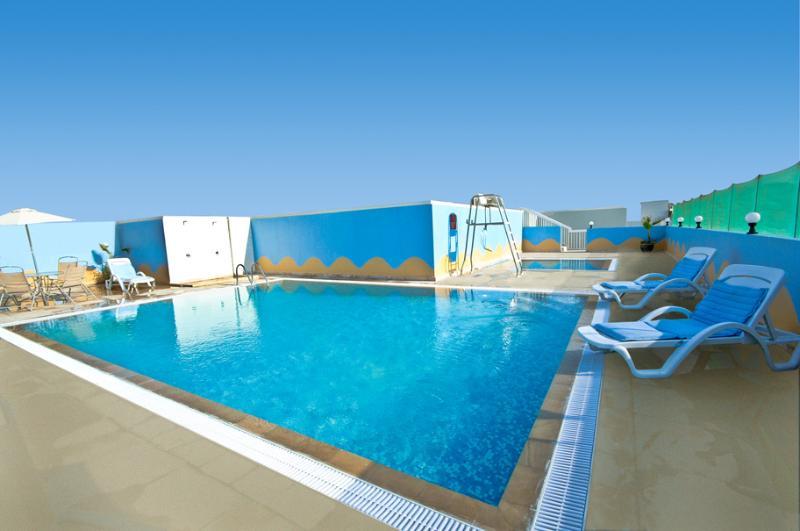 דובאי Golden Square Hotel Apartments מראה חיצוני תמונה