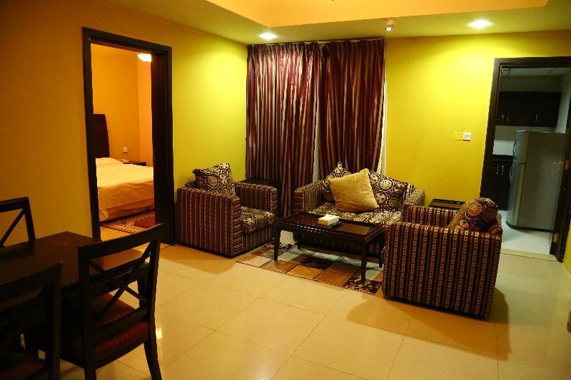 דובאי Golden Square Hotel Apartments מראה חיצוני תמונה