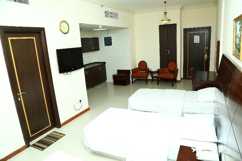דובאי Golden Square Hotel Apartments מראה חיצוני תמונה