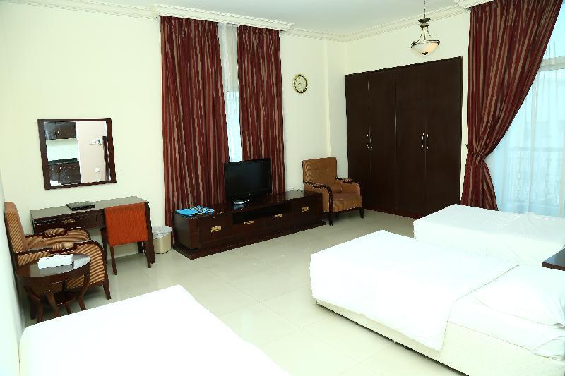 דובאי Golden Square Hotel Apartments מראה חיצוני תמונה