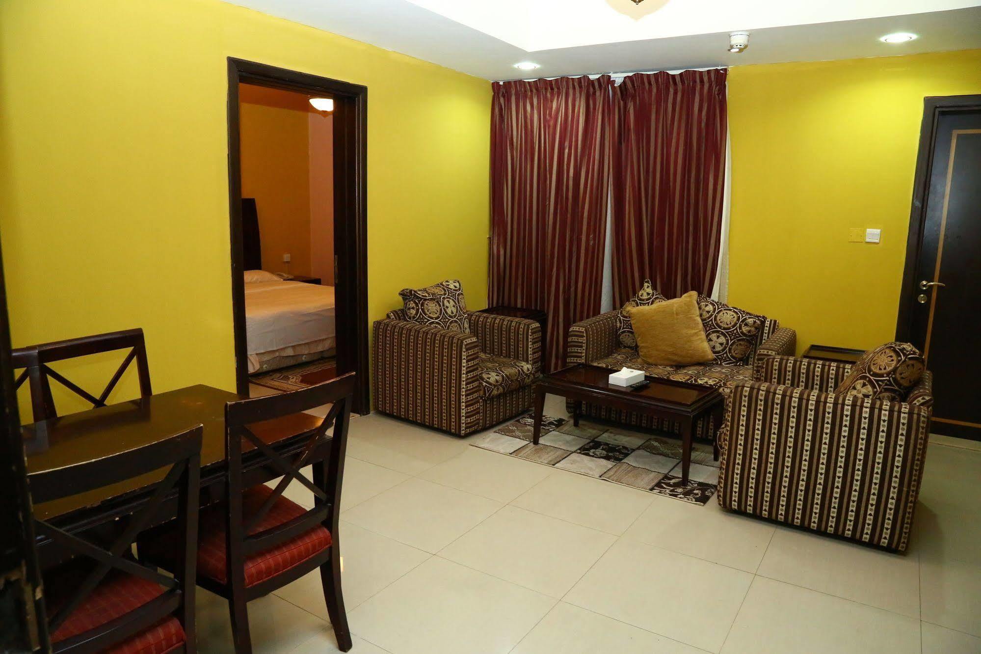דובאי Golden Square Hotel Apartments מראה חיצוני תמונה