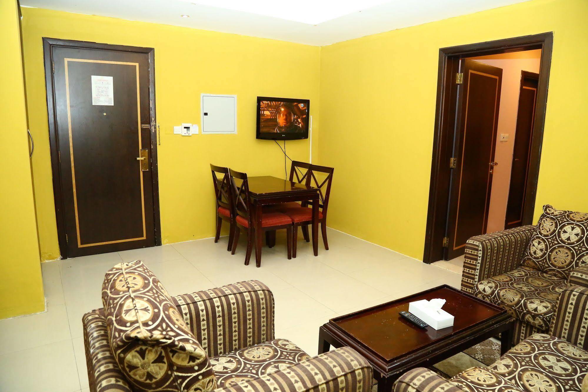 דובאי Golden Square Hotel Apartments מראה חיצוני תמונה
