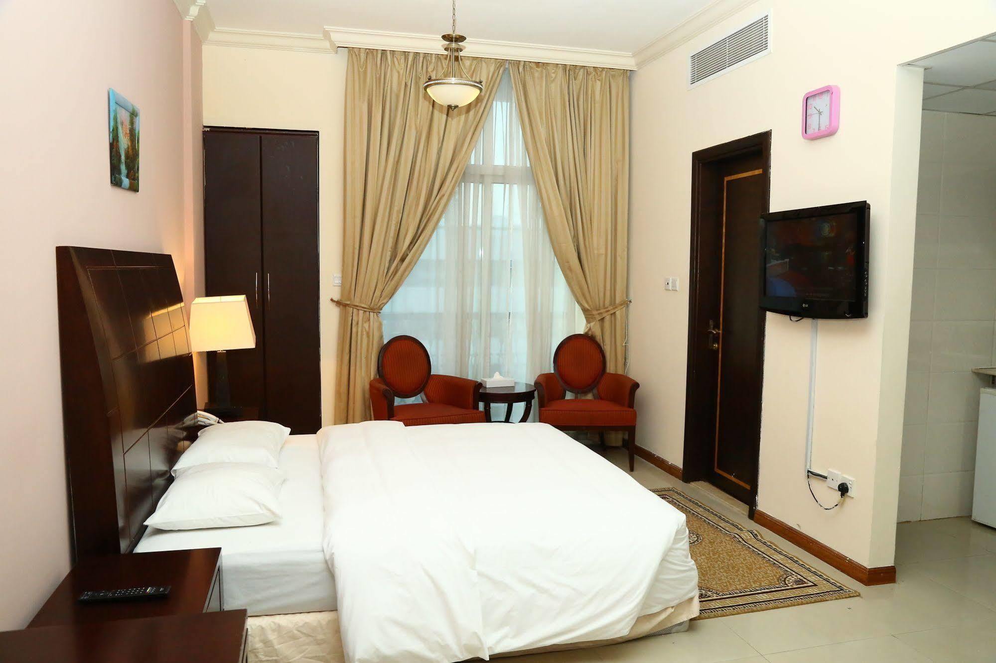 דובאי Golden Square Hotel Apartments מראה חיצוני תמונה