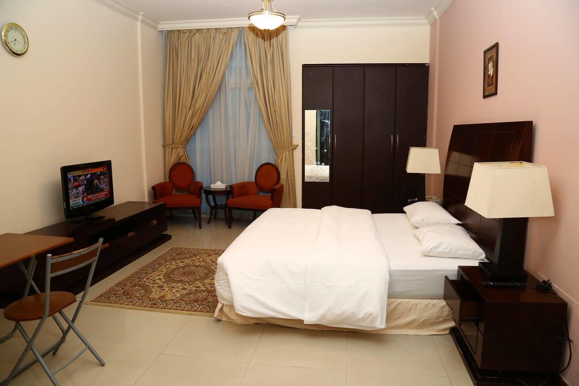 דובאי Golden Square Hotel Apartments מראה חיצוני תמונה