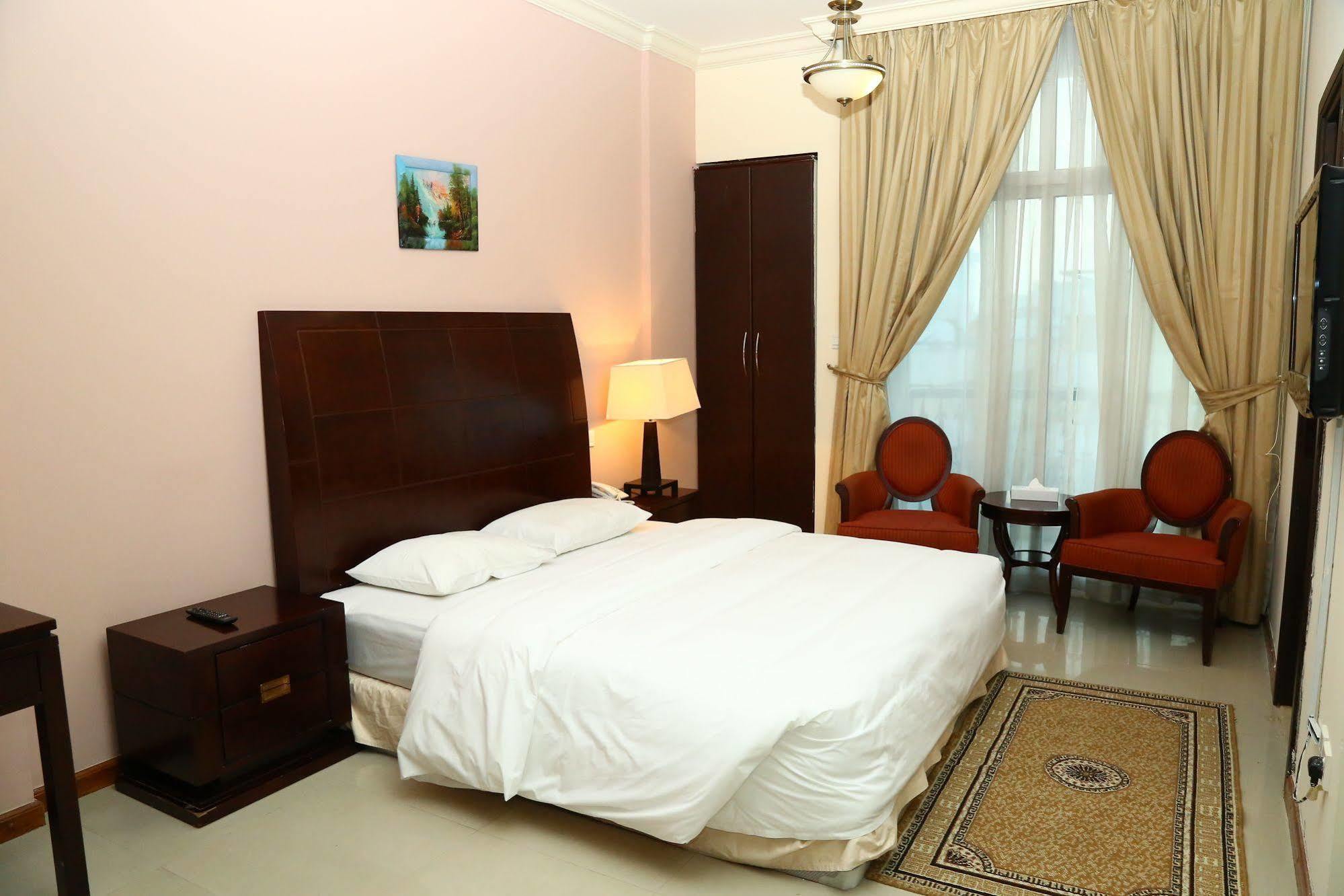 דובאי Golden Square Hotel Apartments מראה חיצוני תמונה