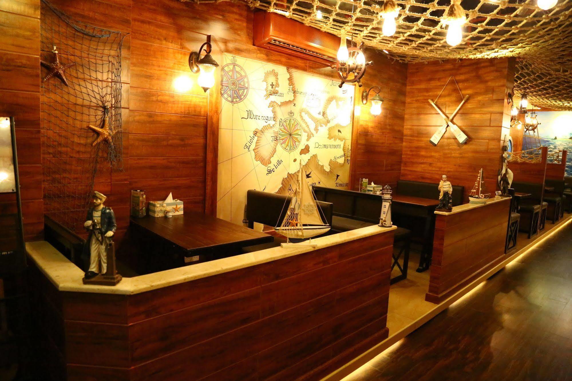 דובאי Golden Square Hotel Apartments מראה חיצוני תמונה