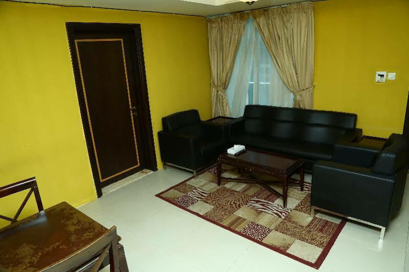 דובאי Golden Square Hotel Apartments מראה חיצוני תמונה